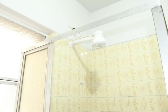 Banheiro de kitnet/studio para alugar com 0 quarto, 20m² em Campos Elíseos, São Paulo