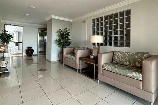Hall de entrada de apartamento para alugar com 3 quartos, 160m² em Centro, Florianópolis