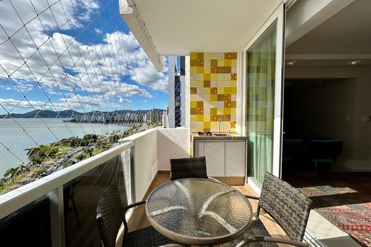 Varanda gourmet de apartamento para alugar com 3 quartos, 160m² em Centro, Florianópolis