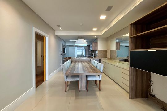 Cozinha de apartamento para alugar com 3 quartos, 160m² em Centro, Florianópolis