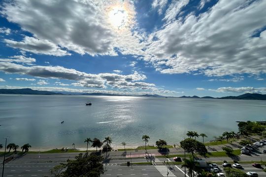 Vista de apartamento para alugar com 3 quartos, 160m² em Centro, Florianópolis