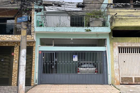 Fachada + Placa de casa à venda com 4 quartos, 100m² em Conjunto Residencial José Bonifácio, São Paulo