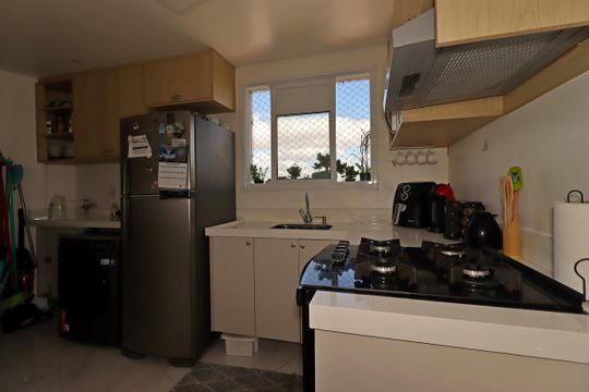 Cozinha de apartamento à venda com 2 quartos, 54m² em Vila Scarpelli, Santo André