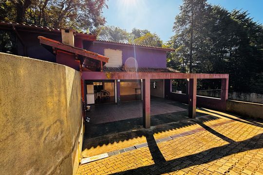 Garagem de casa à venda com 4 quartos, 600m² em Portal da Serra, Barueri