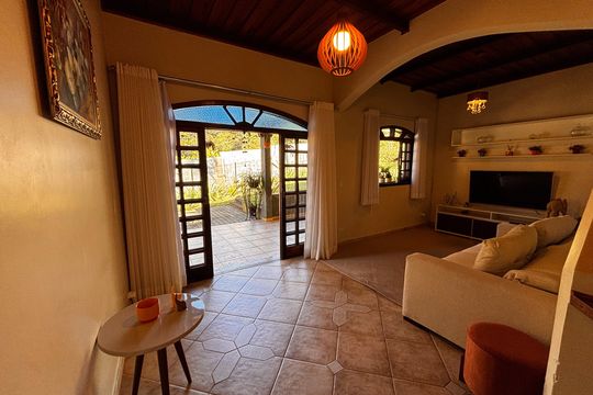 Sala de casa à venda com 4 quartos, 600m² em Portal da Serra, Barueri
