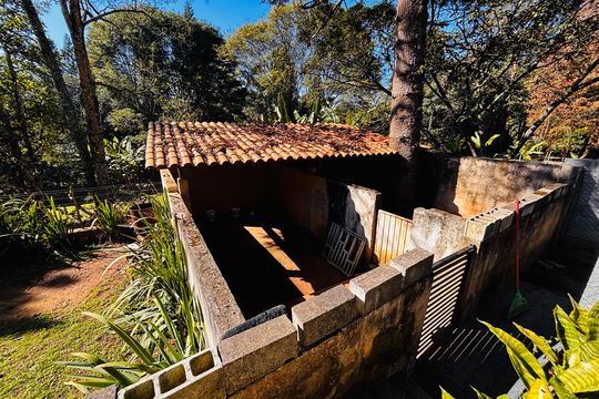 Canil de casa à venda com 4 quartos, 600m² em Portal da Serra, Barueri