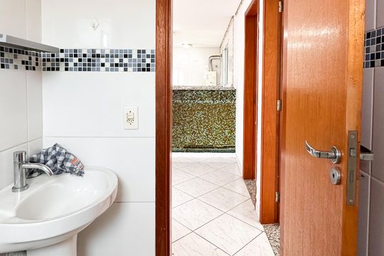 Banheiro Social de apartamento à venda com 2 quartos, 55m² em Vila Jordanopolis, São Bernardo do Campo
