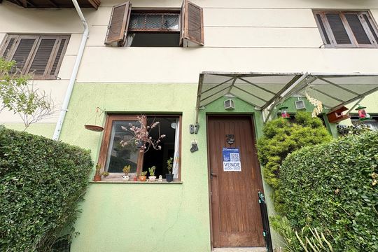Fachada de casa de condomínio à venda com 2 quartos, 100m² em Jardim Regina, São Paulo