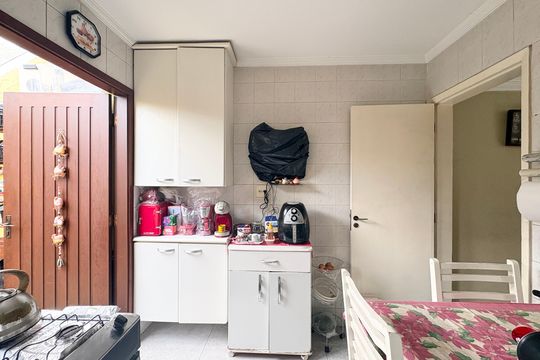 Cozinha de casa de condomínio à venda com 2 quartos, 100m² em Jardim Regina, São Paulo