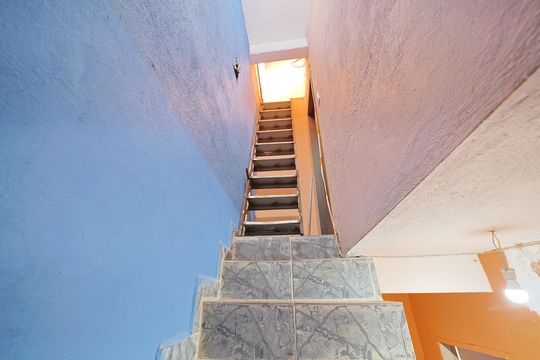 escada de casa para alugar com 1 quarto, 72m² em Jardim Jaú (zona Leste), São Paulo
