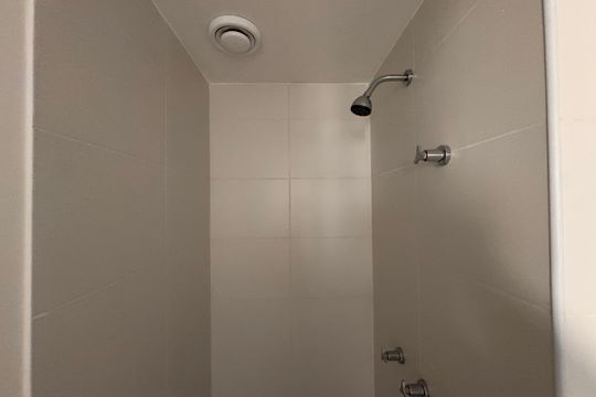 Banheiro Social de apartamento para alugar com 3 quartos, 65m² em Barra Olímpica , Rio de Janeiro