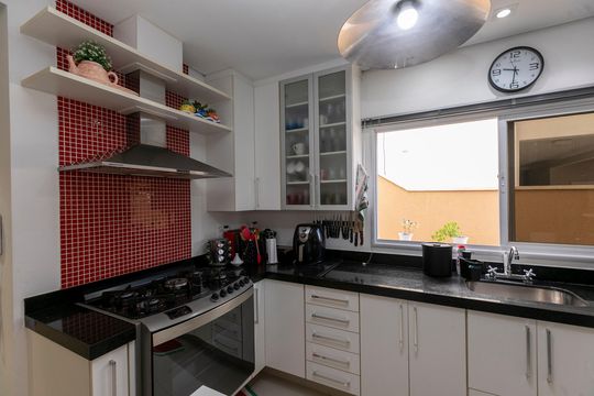 COZINHA de casa de condomínio à venda com 4 quartos, 200m² em Fazenda Santa Cândida, Campinas