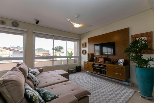 SALA DE TV de casa de condomínio à venda com 4 quartos, 200m² em Fazenda Santa Cândida, Campinas