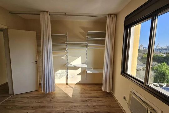 Quarto 1 de apartamento para alugar com 2 quartos, 65m² em Centro Histórico, Porto Alegre