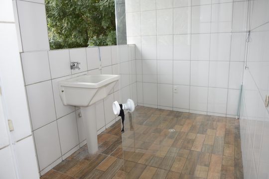 Lavanderia de casa para alugar com 2 quartos, 120m² em Parque Industrial, Embu das Artes
