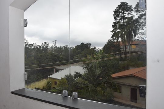 Vista da Sala de casa para alugar com 2 quartos, 120m² em Parque Industrial, Embu das Artes