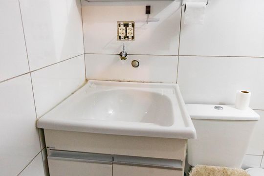 Banheiro  de kitnet/studio para alugar com 1 quarto, 24m² em Campanário, Diadema