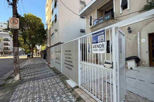 Placa instalada de casa para alugar com 5 quartos, 270m² em Ponta da Praia, Santos