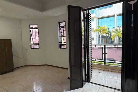 Suíte 1 de casa para alugar com 5 quartos, 270m² em Ponta da Praia, Santos