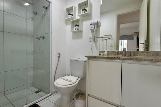 Banheiro social de apartamento para alugar com 1 quarto, 42m² em Bosque, Campinas