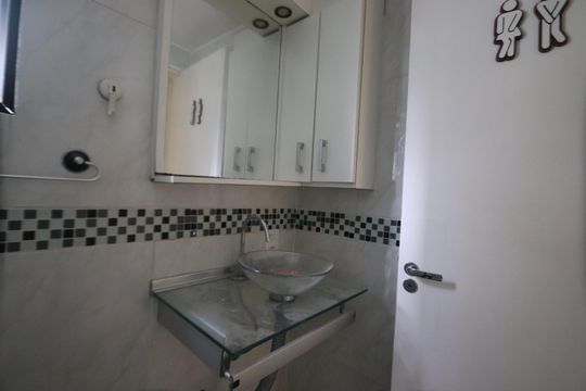 Banheiro de apartamento à venda com 2 quartos, 49m² em Quinta da Paineira, São Paulo