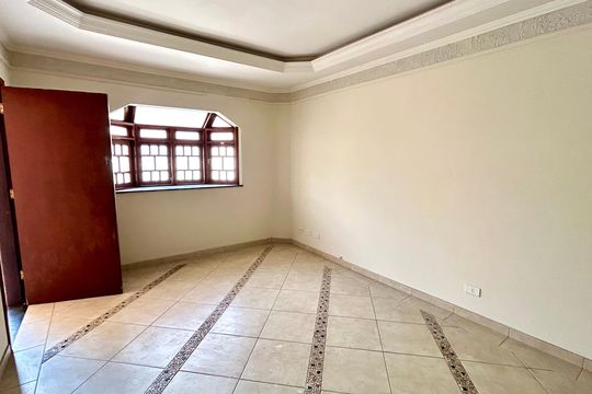 Sala de casa à venda com 4 quartos, 159m² em Jardim Zaira, Guarulhos