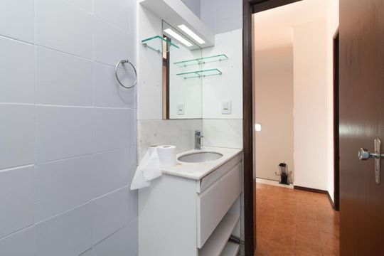 Banheiro Social de casa à venda com 4 quartos, 280m² em Partenon, Porto Alegre
