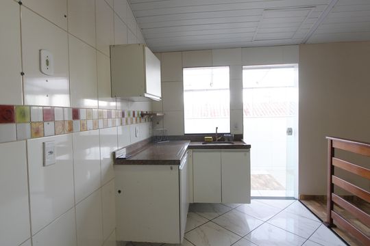 Cozinha de casa para alugar com 1 quarto, 60m² em Jardim Caiçara, Cabo Frio