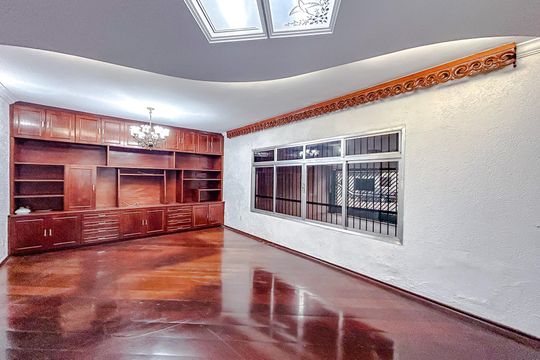 Sala de casa à venda com 4 quartos, 300m² em Chácara Santo Antônio (zona Leste), São Paulo