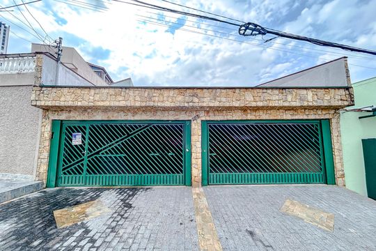 Fachada com Plaquinha de casa à venda com 4 quartos, 300m² em Chácara Santo Antônio (zona Leste), São Paulo