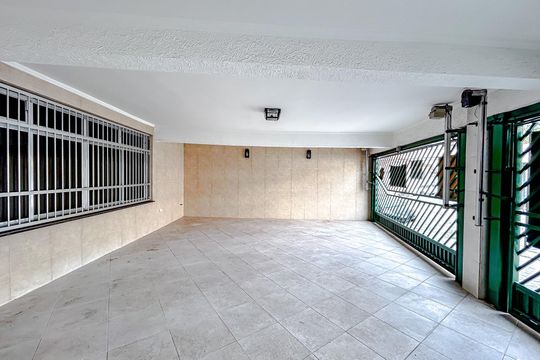 Garagem de casa à venda com 4 quartos, 300m² em Chácara Santo Antônio (zona Leste), São Paulo