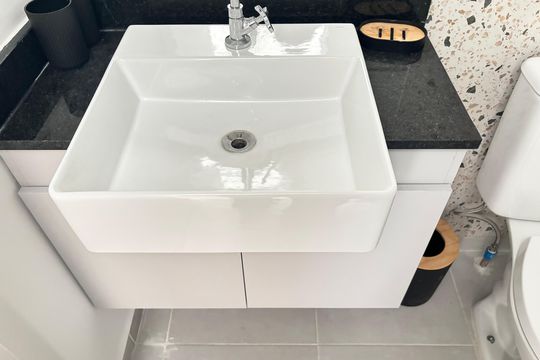 Banheiro de kitnet/studio à venda com 1 quarto, 25m² em Vila Olímpia, São Paulo