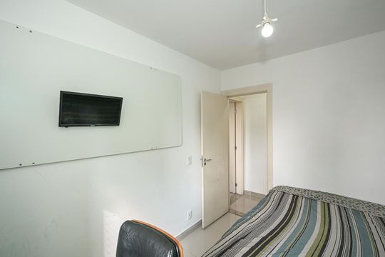 Quarto de apartamento à venda com 2 quartos, 63m² em Chácara Agrindus, Taboão da Serra