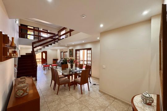 Casa de Condomínio para alugar com 4 quartos, 400m² em Vargem Grande, Rio de Janeiro