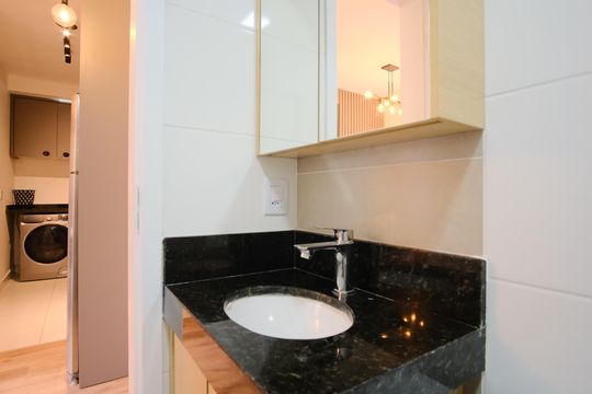 Banheiro de apartamento para alugar com 2 quartos, 37m² em Parque São Jorge, São Paulo