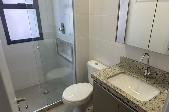Banheiro de apartamento para alugar com 2 quartos, 68m² em Jardim Sul, Uberlândia