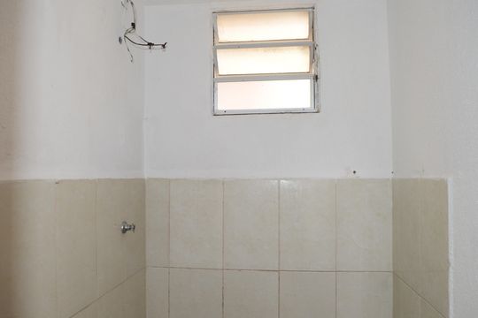 Banheiro de apartamento para alugar com 2 quartos, 44m² em Jardim Vitoria, Belo Horizonte