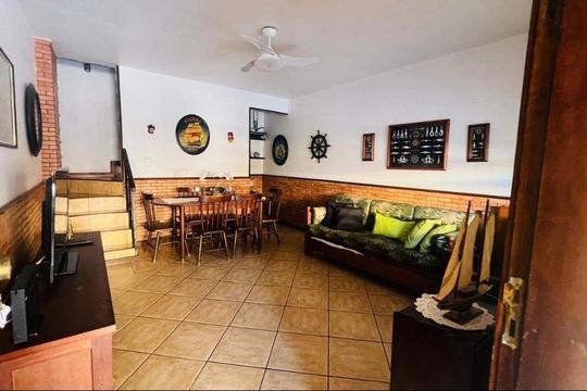 Sala de casa de condomínio para alugar com 2 quartos, 85m² em Célula Mater, Cabo Frio