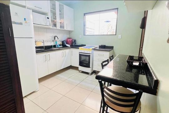 Cozinha de casa de condomínio para alugar com 2 quartos, 85m² em Célula Mater, Cabo Frio