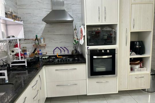 Casa à venda com 3 quartos, 250m² em Jardim Londrina, São Paulo