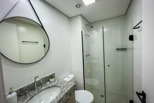 Banheiro de kitnet/studio para alugar com 1 quarto, 25m² em Perdizes, São Paulo