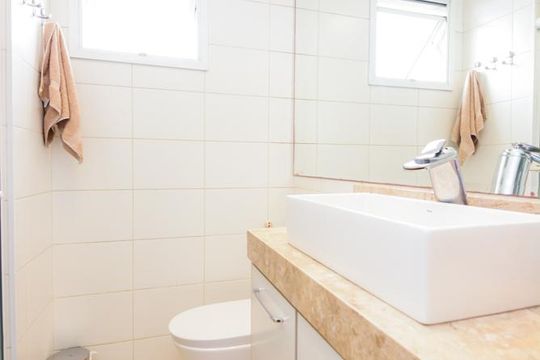 Banheiro da Suíte de apartamento à venda com 3 quartos, 77m² em Vila Rosalia, Guarulhos