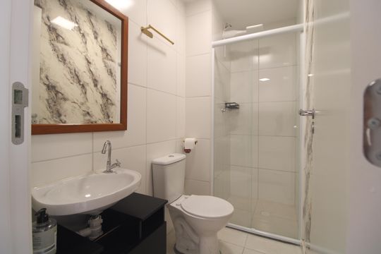 Banheiro de apartamento para alugar com 2 quartos, 33m² em Usina Piratininga, São Paulo