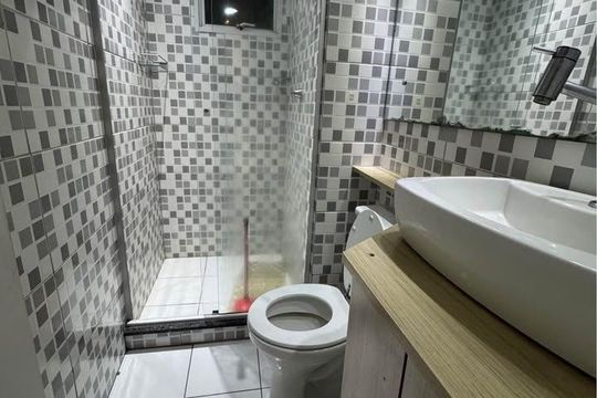 Banheiro de apartamento para alugar com 2 quartos, 55m² em Floresta, Porto Alegre
