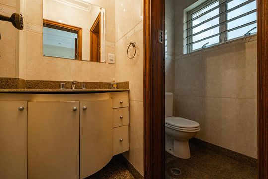 Lavabo de casa para alugar com 3 quartos, 371m² em Sumaré, São Paulo