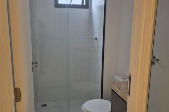 Banheiro de kitnet/studio para alugar com 1 quarto, 30m² em Santana, São Paulo
