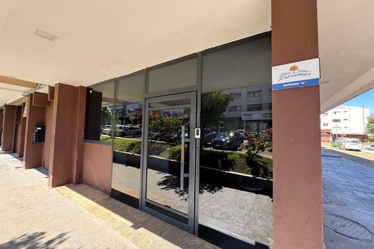 Fachada de apartamento para alugar com 2 quartos, 63m² em Qna 18, Brasília