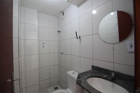 Banheiro de apartamento à venda com 2 quartos, 58m² em Curicica, Rio de Janeiro