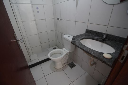 Banheiro de apartamento à venda com 2 quartos, 58m² em Curicica, Rio de Janeiro