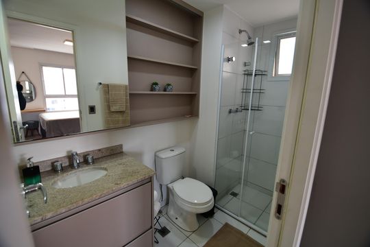 Banheiro de apartamento à venda com 1 quarto, 40m² em Bosque, Campinas